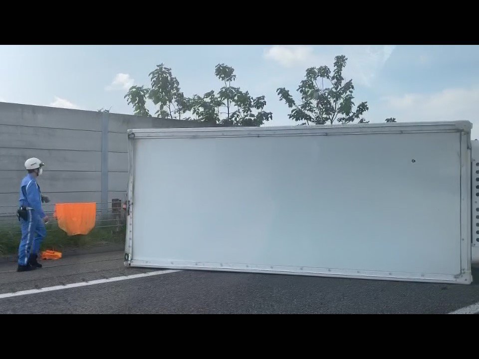 中型トラック横転で１車線ふさぐ 東北道上りで事故 福島県郡山市 福島のニュース Tuf