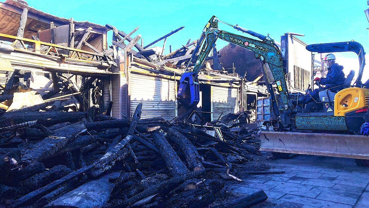 臼杵市商店街で住宅や店舗15棟が焼けた火災 がれきの撤去作業が始まる 大分 | TBS NEWS DIG
