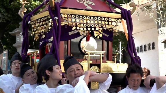 「岸谷地区に入れるのは喜びがある」土石流災害後初めて被災地区をみこし練り歩く 熱海・伊豆山神社で例大祭【静岡】　|　静岡のニュース | SBSNEWS | 静岡放送