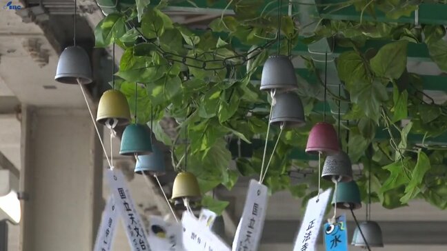 涼しい音色で鋳物のまちをPR　今年も水沢駅に風鈴の飾りつけ行われる　岩手・奥州市|TBS NEWS DIG