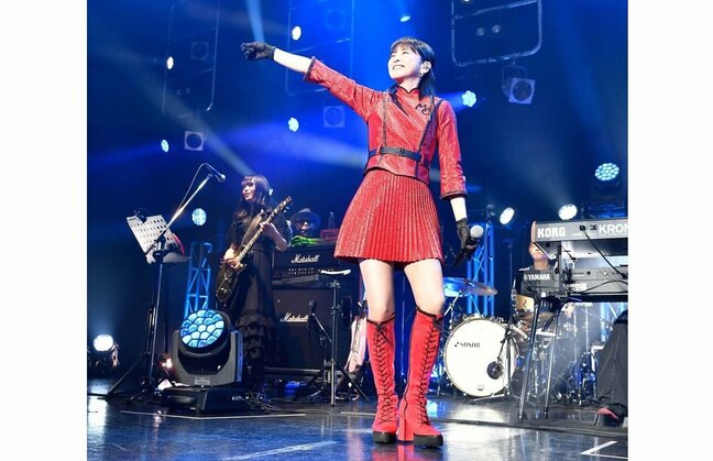 【森高千里】　「今日はクリスマスムード一色でした！　アンコールの赤い衣装もこの季節にぴったりですよね」　大阪でのライブを報告|TBS NEWS DIG