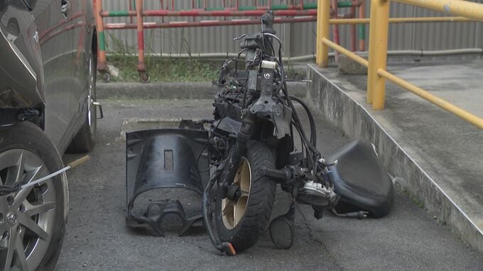 バイクは大破… ｢赤信号は分かっていたが、無視した｣ バイクの18歳男性に重傷を負わせた疑い 自称会社役員の男(76)を逮捕 　名古屋・港区の交差点で事故|TBS NEWS DIG