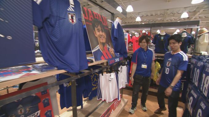 一番人気は久保建英選手！堂安、伊藤、鎌田の各選手も人気！ワールドカップ・日本代表ユニフォーム品薄状態続く|TBS NEWS DIG