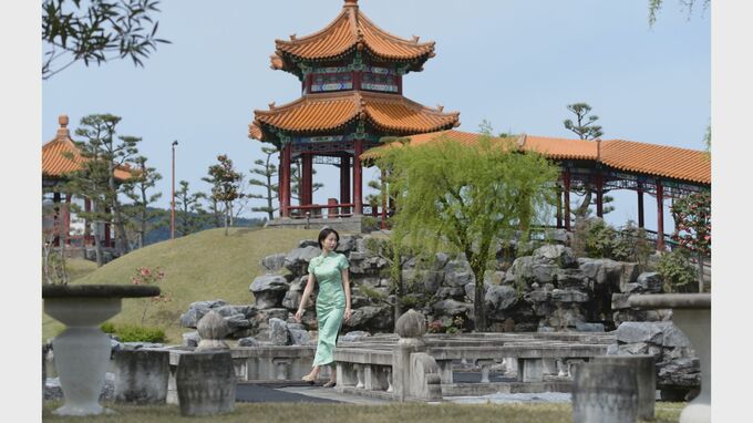 海外旅行気分、チャイナ服でフォトジェニックな写真撮りまくり…中国庭園「燕趙園」が“辰年”の今年オススメの理由とは？|TBS NEWS DIG