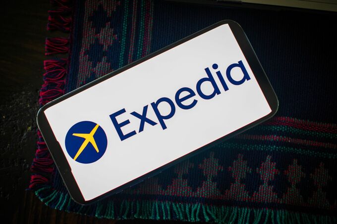 旅行予約のエクスペディア株急伸、ウーバーが買収検討とＦＴ報道