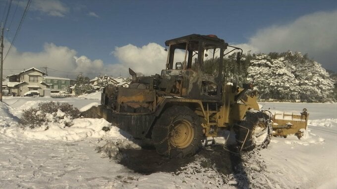 最強寒波のなか…出動中の除雪車が炎上する火災「燃料に引火しているから危ない」　|　BSSニュース | BSS山陰放送
