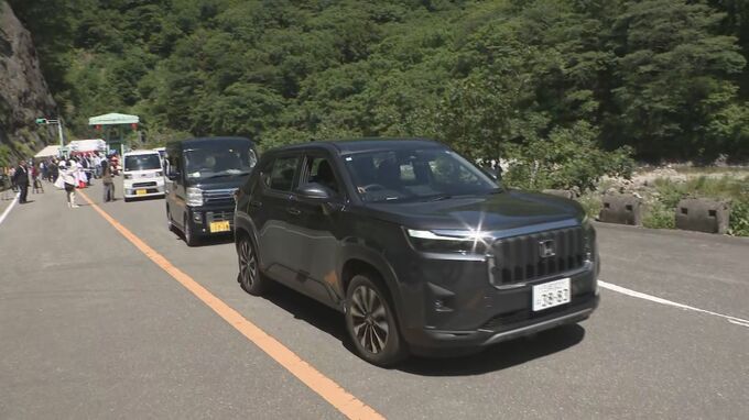 一番乗りのドライバーは前日の夕方から並ぶ 「白山白川郷ホワイトロード」が全線で開通　|　石川県のニュース｜MRO北陸放送