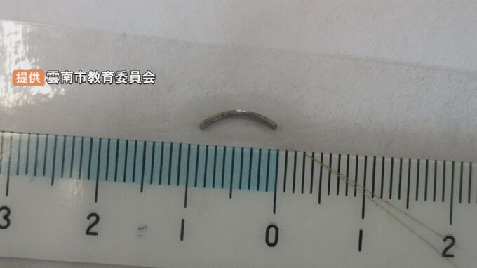 小学６年生が給食を食べようとしたら「金属片」…牛焼肉の中から見つけたのは、長さ１センチの針金状の異物　|　BSSニュース | BSS山陰放送