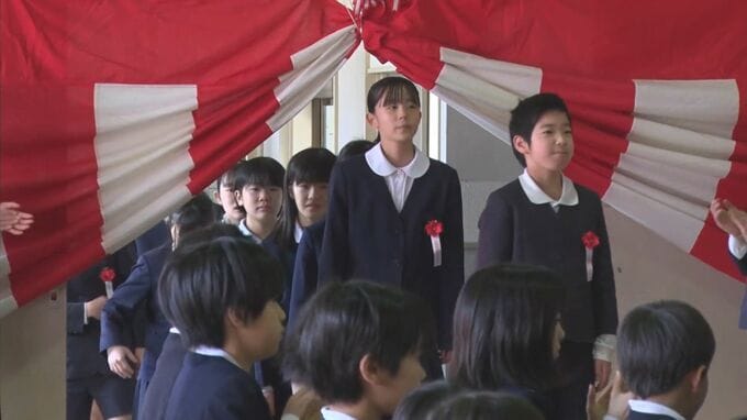 閉校する小学校で"最後"の卒業式　児童「無くなっても大切にしたい」　150年前設立の小学校が「老朽化」「少子化」で閉校に　|　BSSニュース | BSS山陰放送