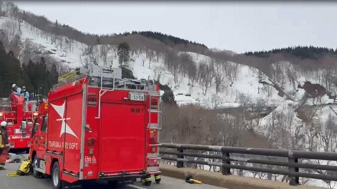 男性が橋の上から35メートル下の斜面に転落　雪がクッションになり一命をとりとめる　流血も自ら通報「転落した」（山形・鶴岡市）　|　山形のニュース│TUYテレビユー山形