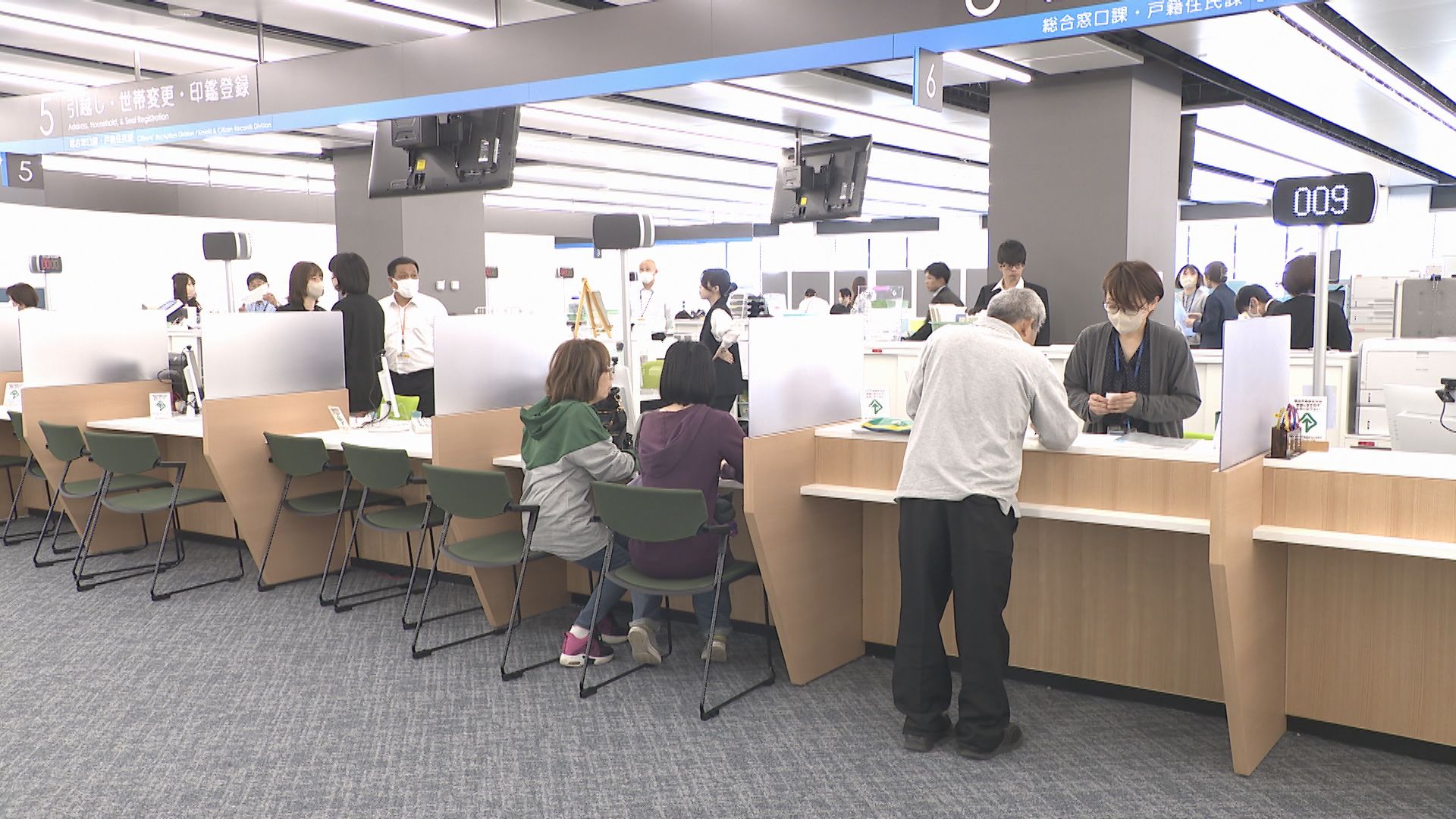 裕窓口 窓口集約で利便性高める 山口市役所新庁舎の業務開始 | 山口のニュース