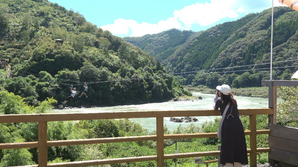 四万十川の上空を220ｍ滑走するジップラインが来場者5万人達成！【高知】