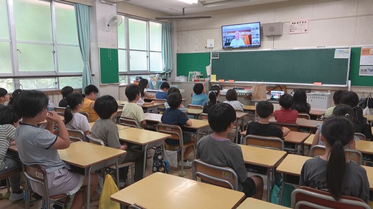 体育館にエアコンなく… 終業式はオンライン形式に 児童は教室から参加 ｢素敵な夏休みを｣ 名古屋の小学校