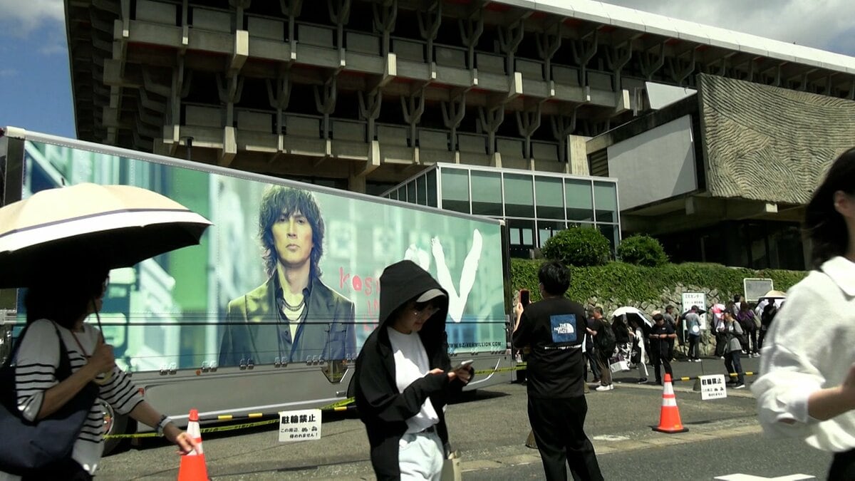 B’z 稲葉浩志さんの凱旋ソロライブ「なんだか特別な空間にいたような」　誕生日祝い62発の花火も…特別な2日間に密着【岡山】