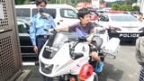 「指紋がたくさん出てくる」子どもたちが鑑識作業に挑戦 警察官から"正義"の仕事学ぶ=静岡・下田市 | 静岡のニュース | SBSNEWS | 静岡放送