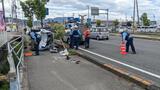複数台が絡む玉突き事故で軽乗用車が横転 街路樹もなぎ倒される 愛媛・伊予市の国道56号 | 愛媛のニュース - Nスタえひめ|あいテレビは6チャンネル
