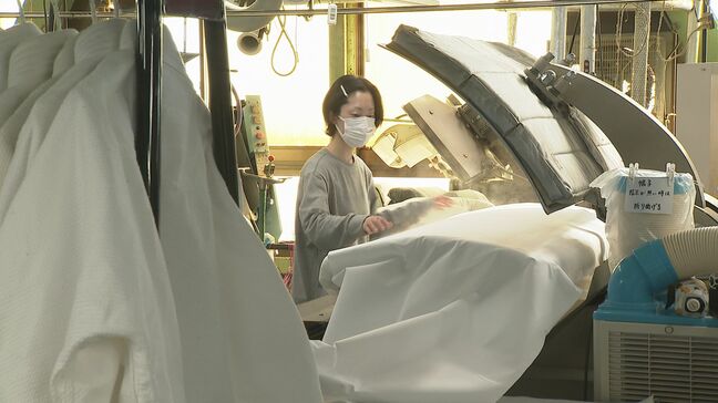 「石油に始まり石油に終わる」月100万円超の重油代、20台の集配車…逃げ場のないコスト増のクリーニング業界|TBS NEWS DIG