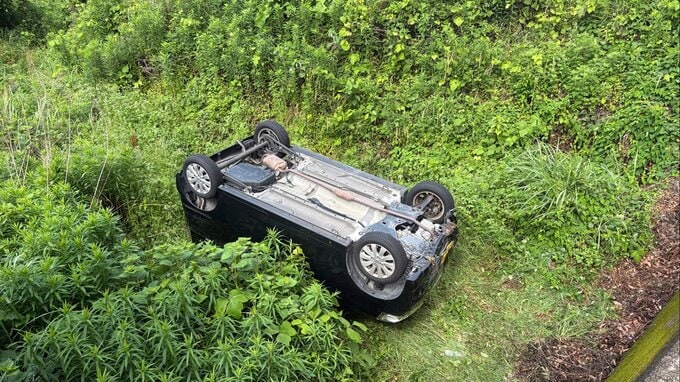 車が崖から４メートル下に転落　30代の運転手1人を救助　長崎市|TBS NEWS DIG