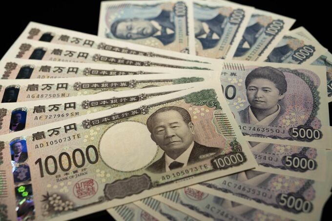 円は対ドルで154円台半ば、公表再開の米経済指標や株価動向を警戒