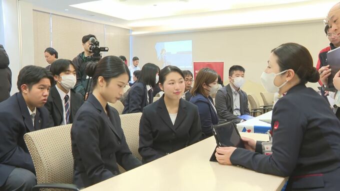 大分空港で学生ら対象の仕事見学会　航空業界の人材確保へ　|　大分のニュース｜OBS NEWS｜大分放送