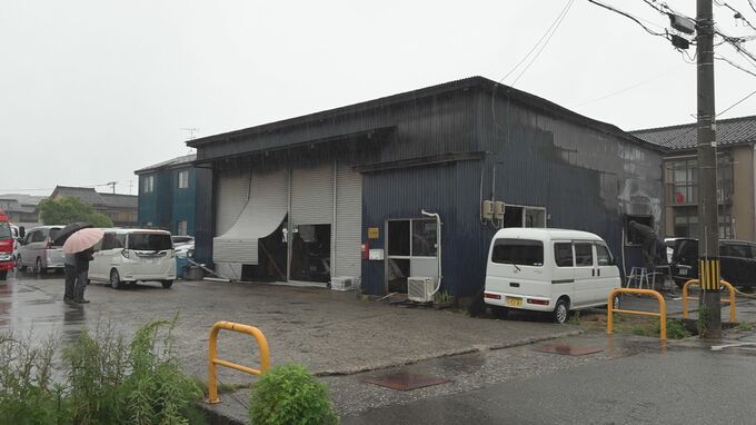 未明の火災・自動車整備工場「一時は窓から火が噴き出す勢い」 消防車20台出動 無人でケガ人なし 石川・金沢市|TBS NEWS DIG