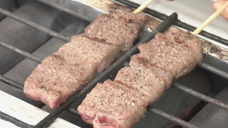 飛騨牛の串焼き」「みだらし団子」「五平餅」などのグルメが勢ぞろい
