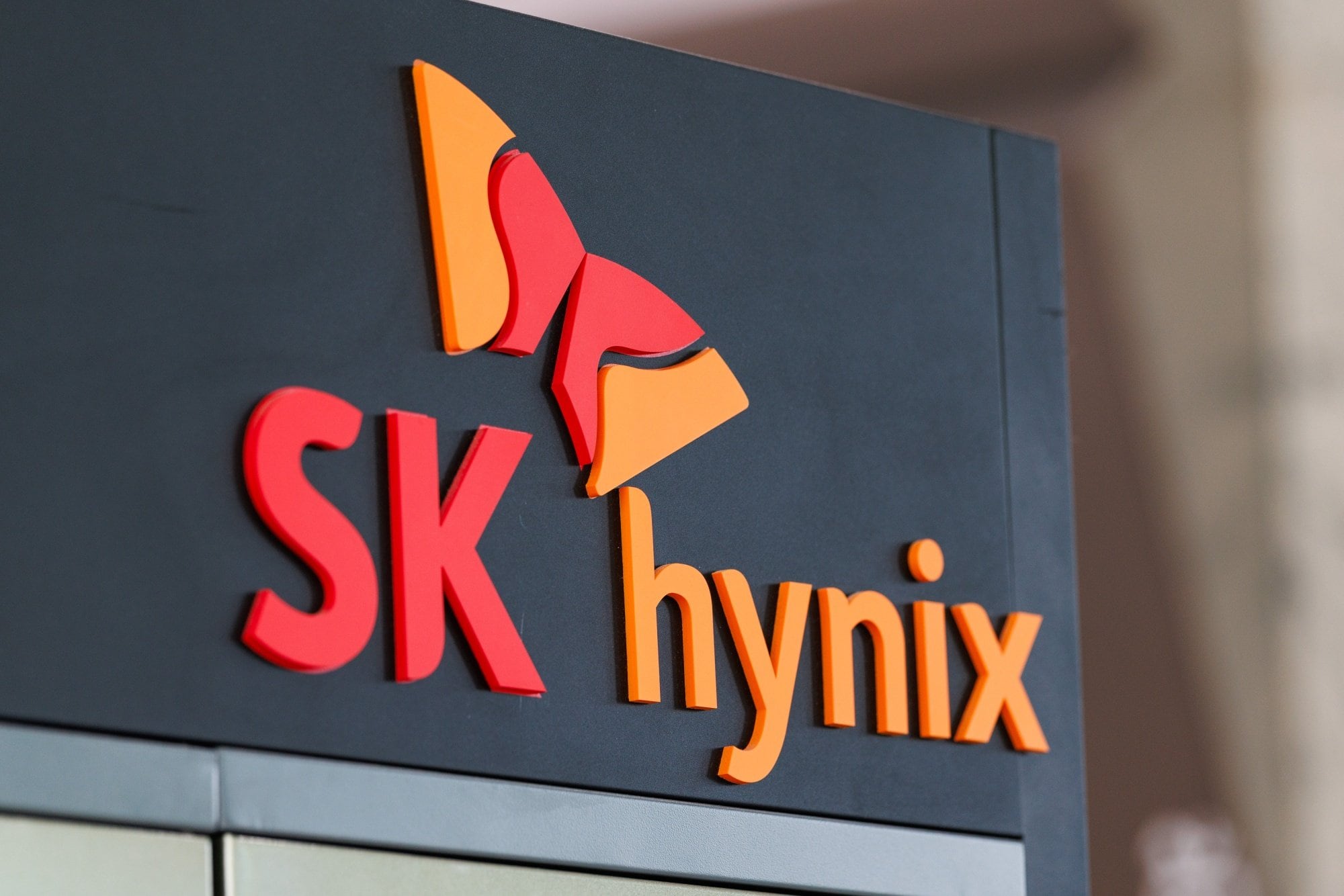 SKハイニックス株13%高、4.5兆円の自社株買いと過去最大の消却を評価
