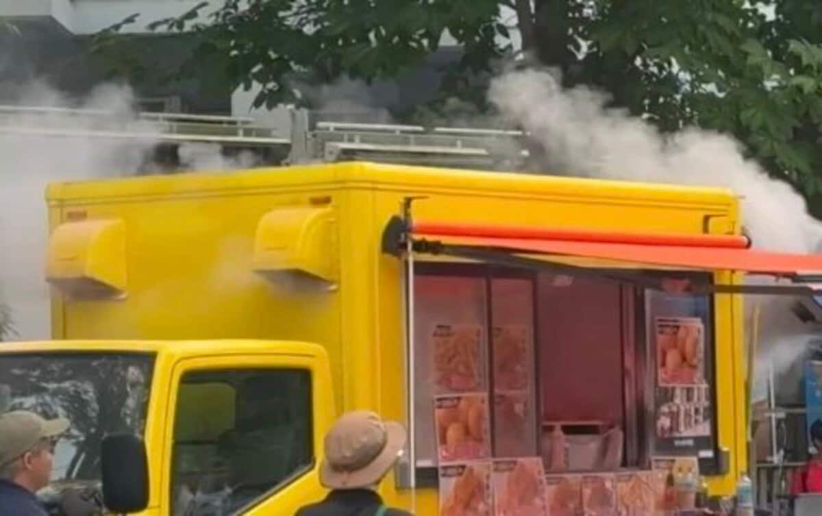 J2会場でガス爆発 キッチンカーのボンベに引火か 従業員2人がケガも