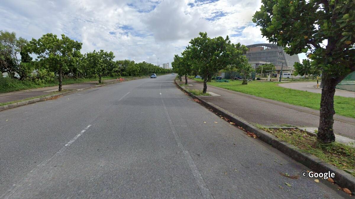 少女2人が乗ったオートバイが街路樹に衝突、顔面骨折などの重傷　糸満市