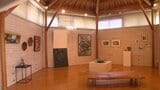 砥部焼窯元で作品展「ミュゼSATOSANBOU,Sコネクション」開催 砥部ゆかりのアーティスト25人の作品が集結 愛媛・砥部町|TBS NEWS DIG