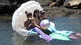 「きれいな海で楽しかった」人魚のコスチューム着て写真撮影「マーメイド体験会」=静岡・河津町 | 静岡のニュース | SBSNEWS | 静岡放送