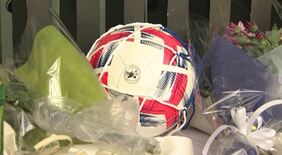 「お別れだけはしっかりしたい」JR長野駅前の事件から初の週末は慰霊と警戒…亡くなった男性の教え子などが献花に訪れる　駅周辺は行き交う人も少なく…百貨店も警戒を強化|TBS NEWS DIG