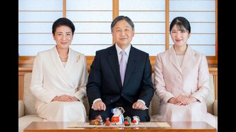 天皇陛下　新年の感想寄せられる　馬の工芸品と写る新映像　秋篠宮家・上皇ご夫妻の近影も公開　2026年元日|TBS NEWS DIG