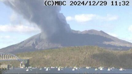 桜島で爆発的噴火 噴煙1500m上がる 鹿児島 | TBS NEWS DIG