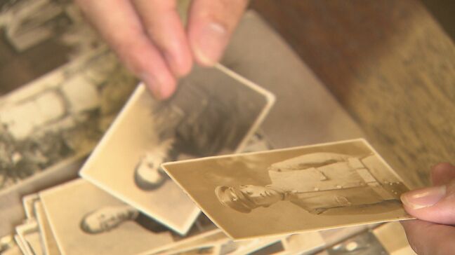 戦時中に無事を願い「弾よけ神社」に奉納写真 高校生が返還作業の手伝い|TBS NEWS DIG