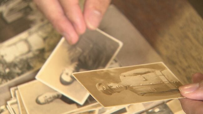 戦時中に無事を願い「弾よけ神社」に奉納写真　高校生が返還作業の手伝い|TBS NEWS DIG