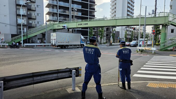東京・北区の交差点でバイクの61歳の男性がはねられ死亡　普通貨物車運転の25歳の男を現行犯逮捕　飲酒運転か　|TBS NEWS DIG