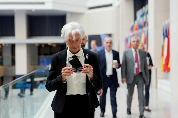 ＥＣＢラガルド総裁、高い不確実性で「特定の金利パス約束できない」