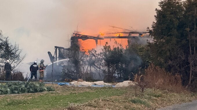 「空き家が炎上中」宇佐市で火災 強風で白煙激しく 大分　|　大分のニュース｜OBS NEWS｜大分放送