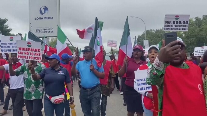 ナイジェリアもニジェールへの電力供給削減　国内ではガソリン価格が3倍以上に高騰し抗議活動が拡大|TBS NEWS DIG