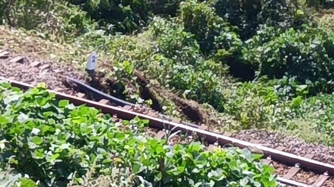 JR羽越線の線路脇崩落「復旧には相当な時間がかかる」記録的大雨で被害も　新潟・村上市　|　新潟のニュース・天気｜BSN NEWS｜BSN新潟放送