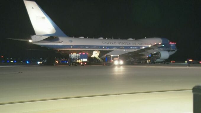 トランプ大統領　専用機エアフォース1に「電気系統の軽微な問題」 スイスでのダボス会議に向け離陸直後に引き返すトラブル
