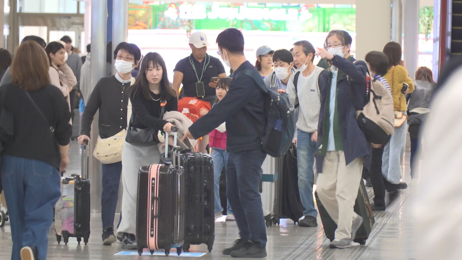那覇空港における年末年始の出入国者数、海外旅行者が約9割超 中国本土