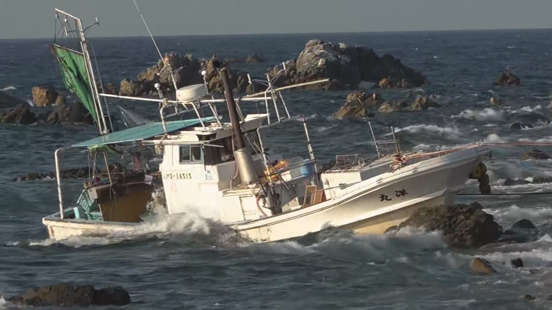 速報】「座礁した漁船があり、中に人がいる」尻屋埼灯台付近で座礁して