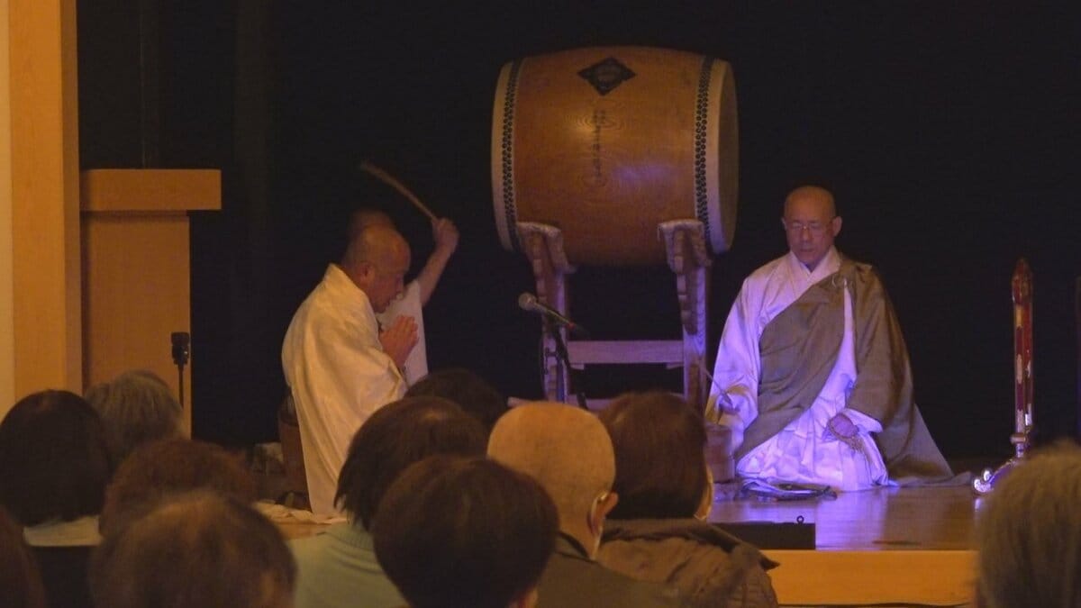希望の鐘を鳴らし黙とうを捧げる　3.11 東日本大震災の犠牲者を追悼する集いとコンサート　山梨・甲府市