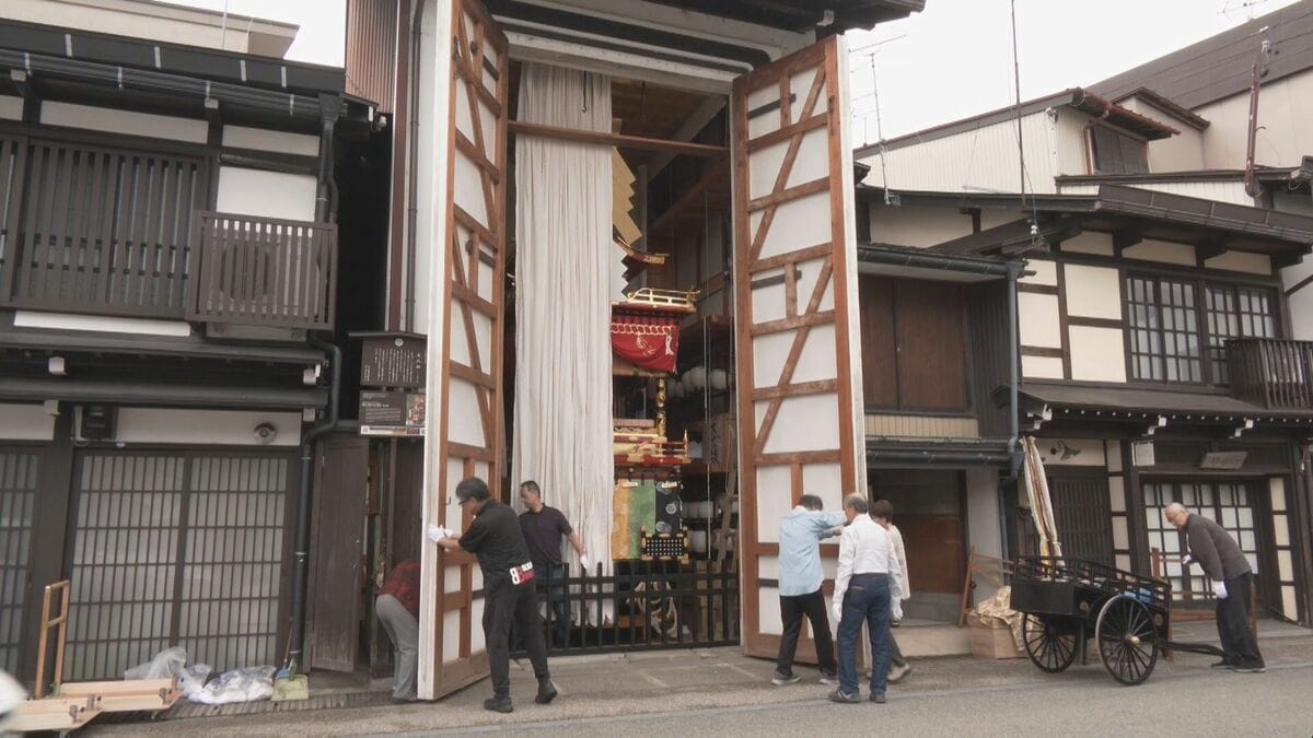 「カラフルで華やか」秋の高山祭りは10月9・10日　まつり屋台の飾り付けはじまる