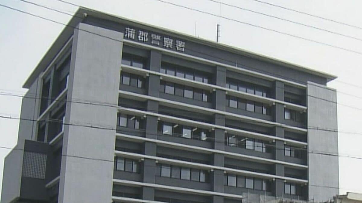 2人乗り無免許バイク パトカーと正面衝突 16歳高校生2人軽傷 挑発や信号無視…警察に追跡される 愛知・蒲郡市
