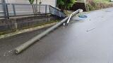大雨で擁壁が崩れ、電柱が押し倒されたうえカーポート壊れる 愛媛県今治市 | 愛媛のニュース - Nスタえひめ|あいテレビは6チャンネル