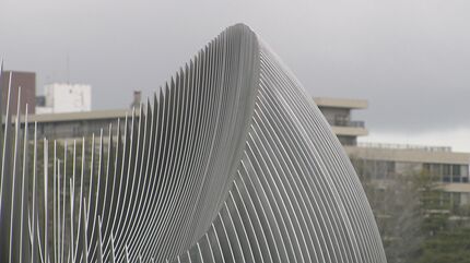 関西万博で展示の巨大オブジェ「祈器」 金沢で公開 建築家・陶芸家の