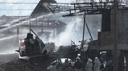 薪ストーブから出火か 富山県入善町で火災 納屋から住宅へ燃え移り全焼